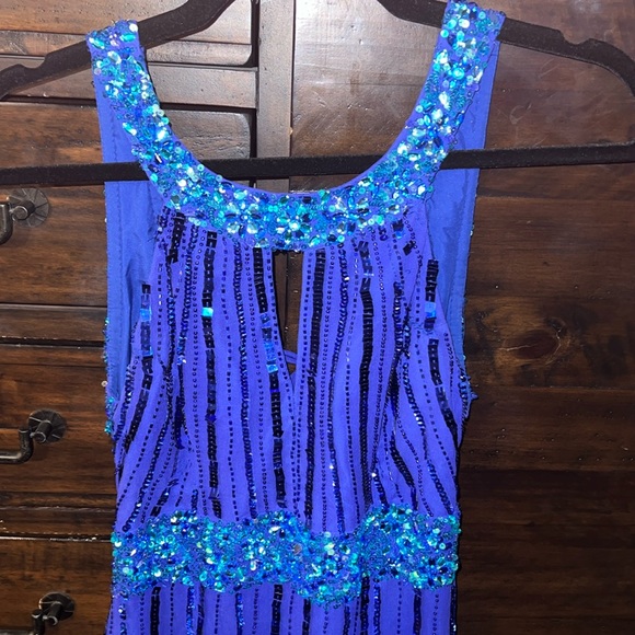 Stunning blue and green halter mermaid gown in sequin and beads - Picture 5 of 12